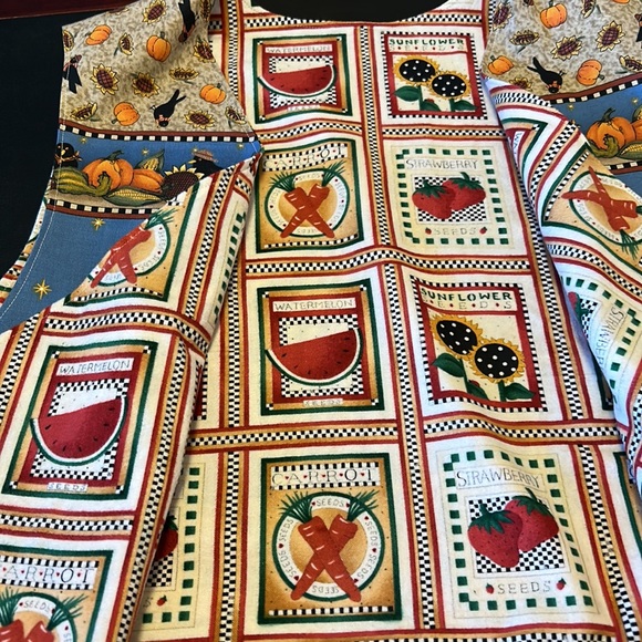 Hand crafted fall vest. Flannel inside, cotton fabric outside. Finished seems. - Picture 8 of 11